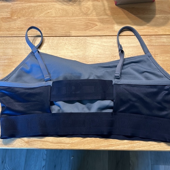 2024 Blue Ombré PINK Ultimate Sports Bra NWT - Picture 2 of 3